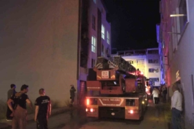4 katlı bina alev aldı, 7 kişi dumandan etkilendi