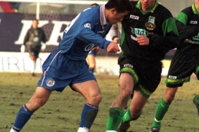 57 yaşındaki Japon forvet Miura, 16. takımına transfer oldu