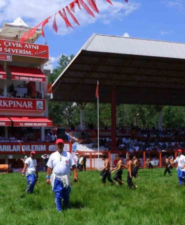 663. Tarihi Kırkpınar Yağlı Güreşleri’nin ikinci gün müsabakaları başladı