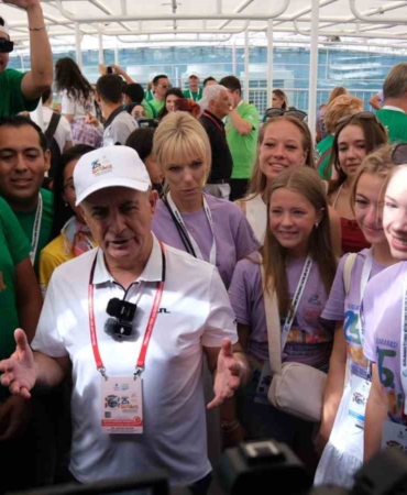 75 ülkenin gençleri Boğaz turu yaptı