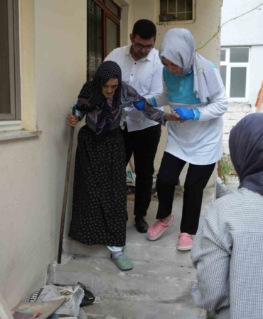 94 yaşındaki ninenin dramı...Sosyal medyada paylaşıldı, konuk evine kaldırıldı