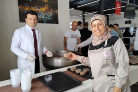 Prof. Dr. Nurettin Yiyit’en hasta ve yakınlarına Aşure ikramı