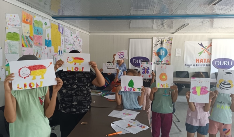 çocuklar için yola çıkıyor!