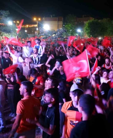 A Milli Futbol Takımı’nın çeyrek finale yükselmesi Edirne’de coşkuyla kutlandı