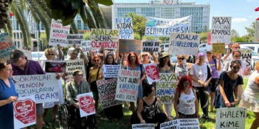 Adalar sakinlerinden İBB önünde "azmanbüsleri istemiyoruz" eylemi