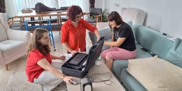 Adreste nüfus hizmeti ile birçok vatandaşın yardımına koşuyorlar