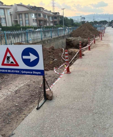 Akarca deresi üzerine yaya köprüsü yapılıyor