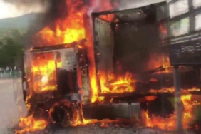 Alev alev yanan tırdan geriye iskeleti kaldı