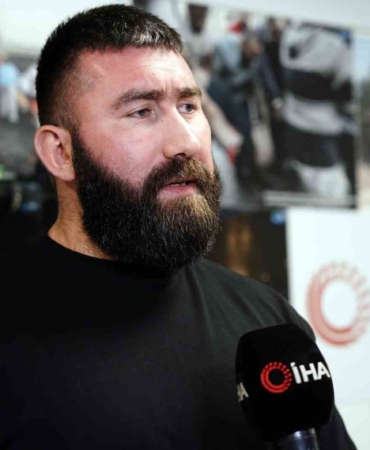 Altın kemer sahibi kick boksçu Muhammed Dursun’un hedefi Dubai’de şampiyonluk