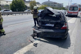 Arıza yapan otomobile kamyon çarptı: 1 yaralı