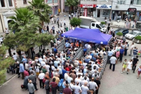 Arnavutköy’de 3 ton aşure vatandaşlara ikram edildi