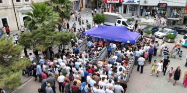 Arnavutköy’de 3 ton aşure vatandaşlara ikram edildi