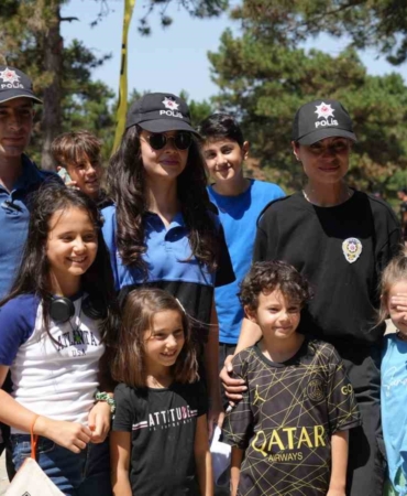 Arnavutköy’de polis ekipleri orman yangınlarıyla ilgili vatandaşları uyardı