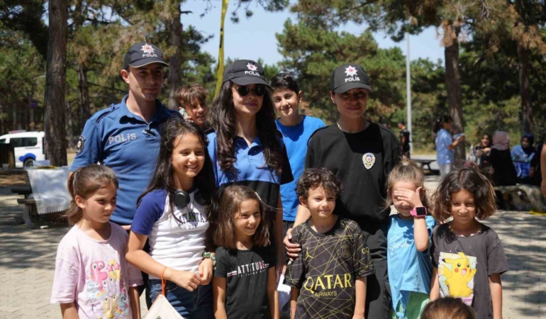 Arnavutköy’de polis ekipleri orman yangınlarıyla ilgili vatandaşları uyardı