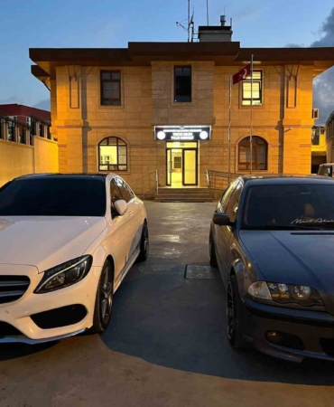 Arnavutköy’de trafikte biri drift yaptı, diğeri inip video çekti