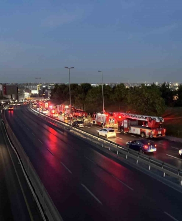 Atatürk Havalimanı çevresindeki yeşillik alanda yangın