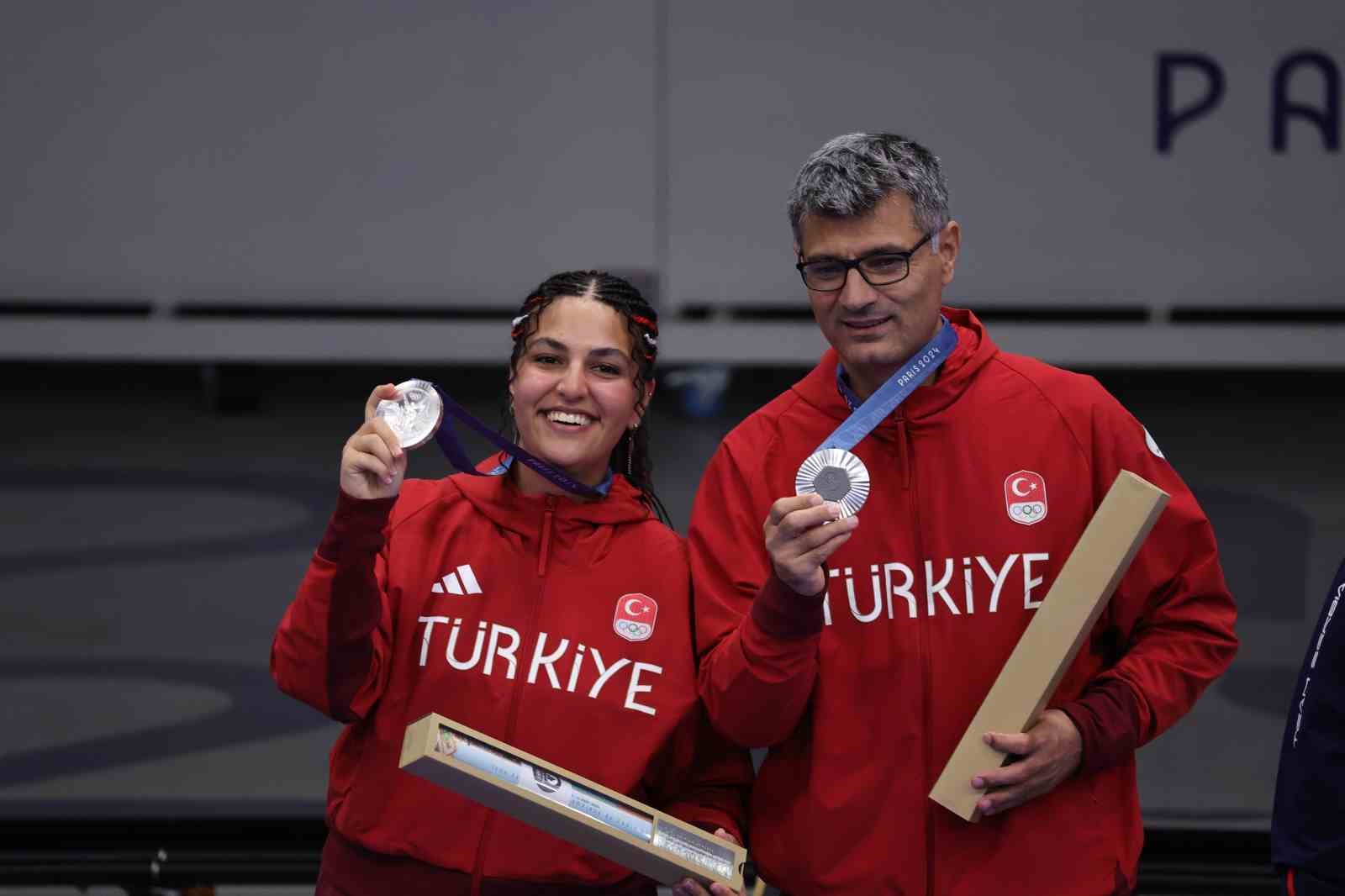 Atıcılıkta Şevval İlayda Tarhan ve Yusuf Dikeç’ten gümüş madalya
