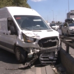 Avcılar’da panelvan araç ve ticari taksi çarpıştı: Taksi içerisindeki yolcu yaralandı
