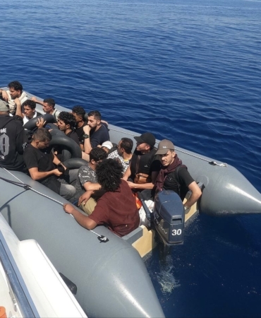 Ayvacık açıklarında 17 kaçak göçmen yakalandı