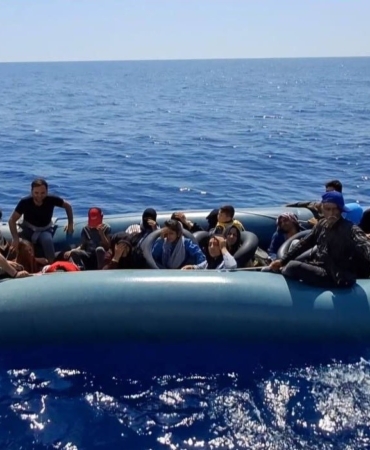 Ayvacık açıklarında 27 kaçak göçmen kurtarıldı