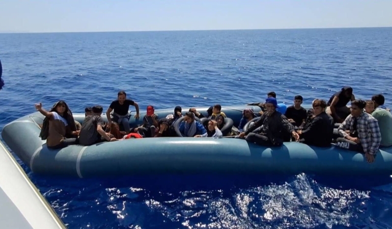 Ayvacık açıklarında 27 kaçak göçmen kurtarıldı