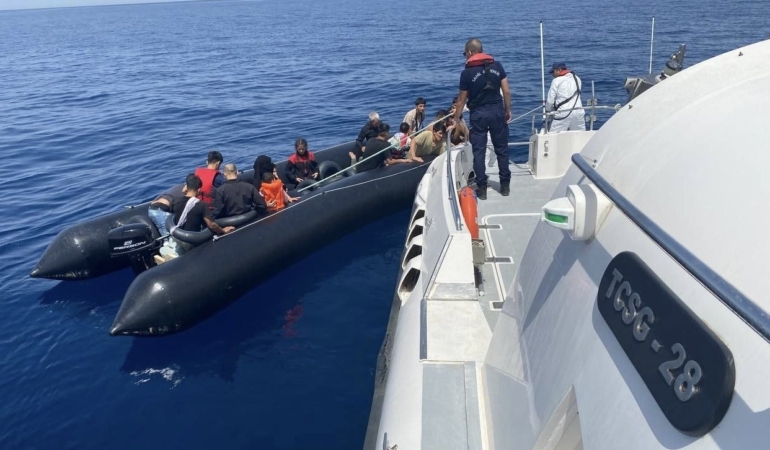 Ayvacık açıklarında 56 kaçak göçmen kurtarıldı