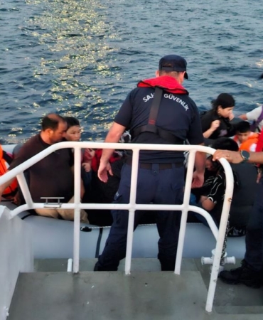 Ayvalık açıklarında 11’i çocuk 30 düzensiz göçmen yakalandı