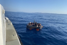 Ayvalık açıklarında 4’ü çocuk 18 düzensiz göçmen kurtarıldı