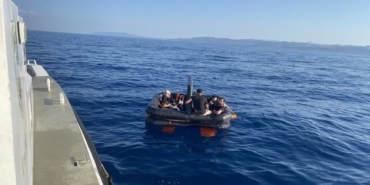 Ayvalık açıklarında 4’ü çocuk 18 düzensiz göçmen kurtarıldı