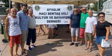 Ayvalık’ta Hacı Bektaş Veli Kültür ve Dayanışma Derneği’nden aşure hayırı
