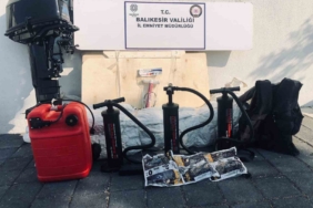 Ayvalık’ta polis 7 düzensiz göçmen ve 2 organizatörü kıskıvrak yakaladı