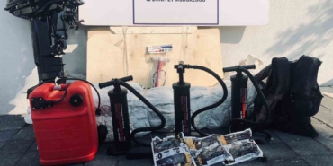 Ayvalık’ta polis 7 düzensiz göçmen ve 2 organizatörü kıskıvrak yakaladı