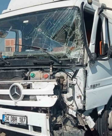 Babaeski’de 3 aracın karıştığı kaza: 2 kişi yaralandı