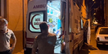 Babasına kızıp başını cama vurdu, hastanelik oldu