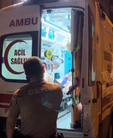 Babasına kızıp başını cama vurdu, hastanelik oldu