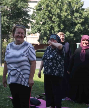 Bağcılar’da yaşlılar kahkaha seansında doyasına eğlendi