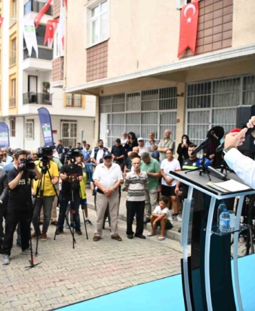 Bahçelievler Yunus Emre Camii, yeni ismiyle ibadete açıldı