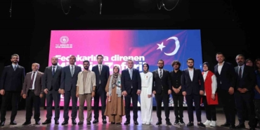 Bakan Bak: "Hiçbir ülkenin milleti tanka yumruk atmaz, işte biz böyle bir milletiz"