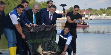 Bakan Yumaklı, Pelitözü Göleti’ne 200 adet sazan balığı salımı gerçekleştirdi