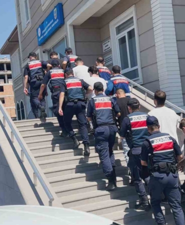 Bakanın adıyla sosyal medyada dolandırıcılık: 4 ilde operasyonda 7 gözaltı