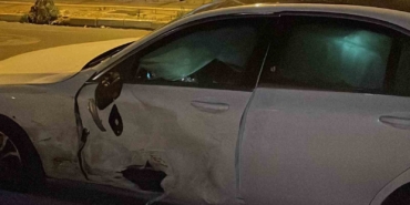 Bakırköy’de iki araç çarpıştı, 3 kişi yaralandı