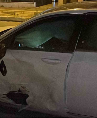 Bakırköy’de iki araç çarpıştı, 3 kişi yaralandı