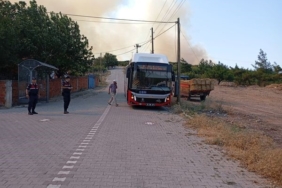 Balıkesir’de ormanlık alana sıçrayan yangın sürüyor