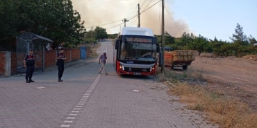 Balıkesir’de ormanlık alana sıçrayan yangın sürüyor