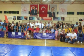 Balıkesir’de yaz spor okullarına bin 200 çocuk katılıyor