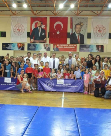 Balıkesir’de yaz spor okullarına bin 200 çocuk katılıyor