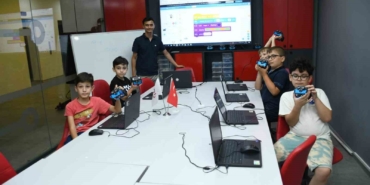 Balıkesirli çocuklar robotik kodlamayı öğreniyor