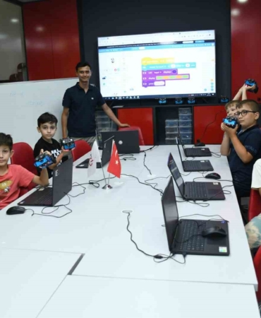 Balıkesirli çocuklar robotik kodlamayı öğreniyor
