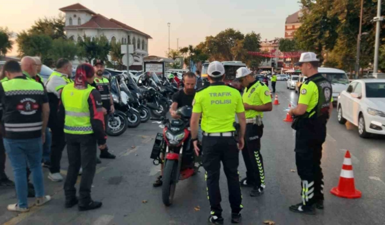 Bandırma’da motosiklet sürücülerine ekipman kullanımının önemi hatırlatıldı