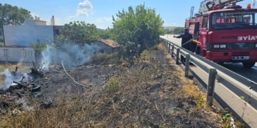 Bandırma’da yangın, evlere sıçramadan söndürüldü
